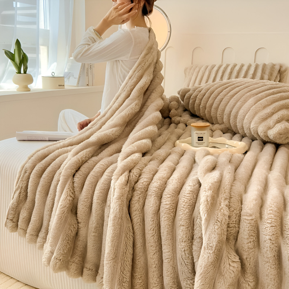 Soft Fleece Throw Blanket – Modern Striped Polyester Sofa and Bed Throw for Living Room and Bedroom