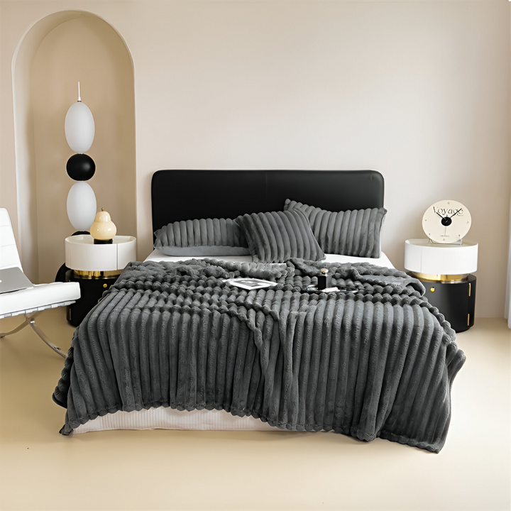 Soft Fleece Throw Blanket – Modern Striped Polyester Sofa and Bed Throw for Living Room and Bedroom