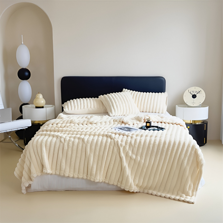 Soft Fleece Throw Blanket – Modern Striped Polyester Sofa and Bed Throw for Living Room and Bedroom