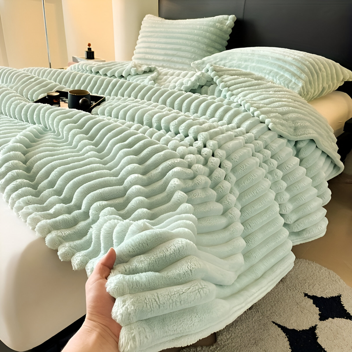 Soft Fleece Throw Blanket – Modern Striped Polyester Sofa and Bed Throw for Living Room and Bedroom