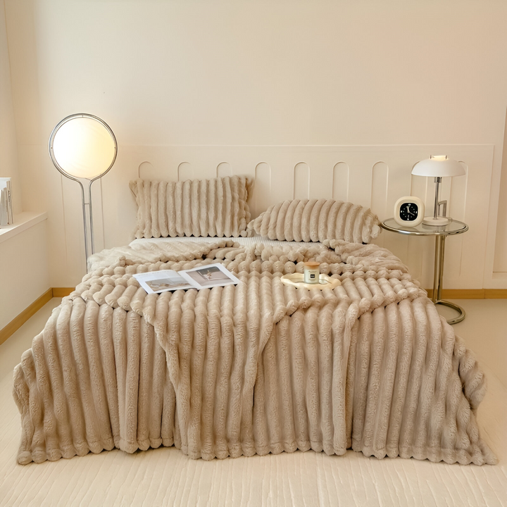 Soft Fleece Throw Blanket – Modern Striped Polyester Sofa and Bed Throw for Living Room and Bedroom