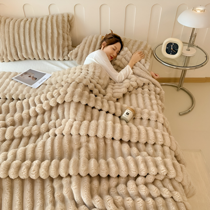 Soft Fleece Throw Blanket – Modern Striped Polyester Sofa and Bed Throw for Living Room and Bedroom